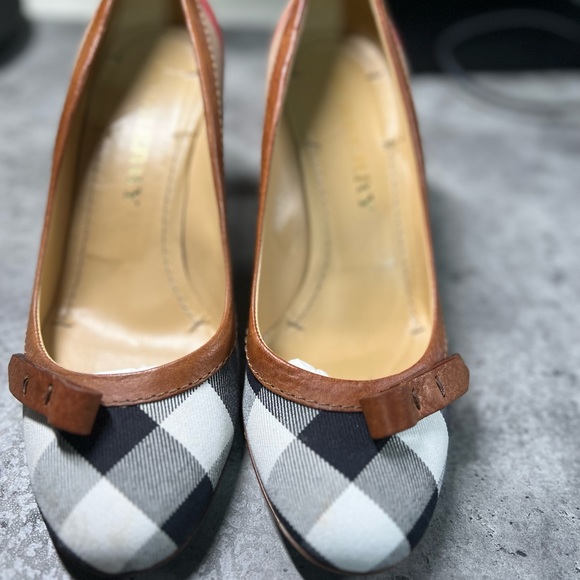 Burberry Vintage Nova Check Pumps - Picture 3 of 5